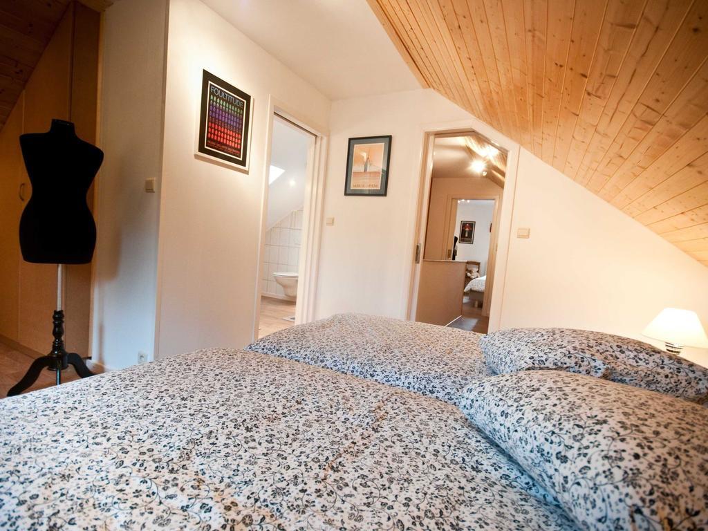 Modern Holiday Home In Stavelot With Fireplace الغرفة الصورة